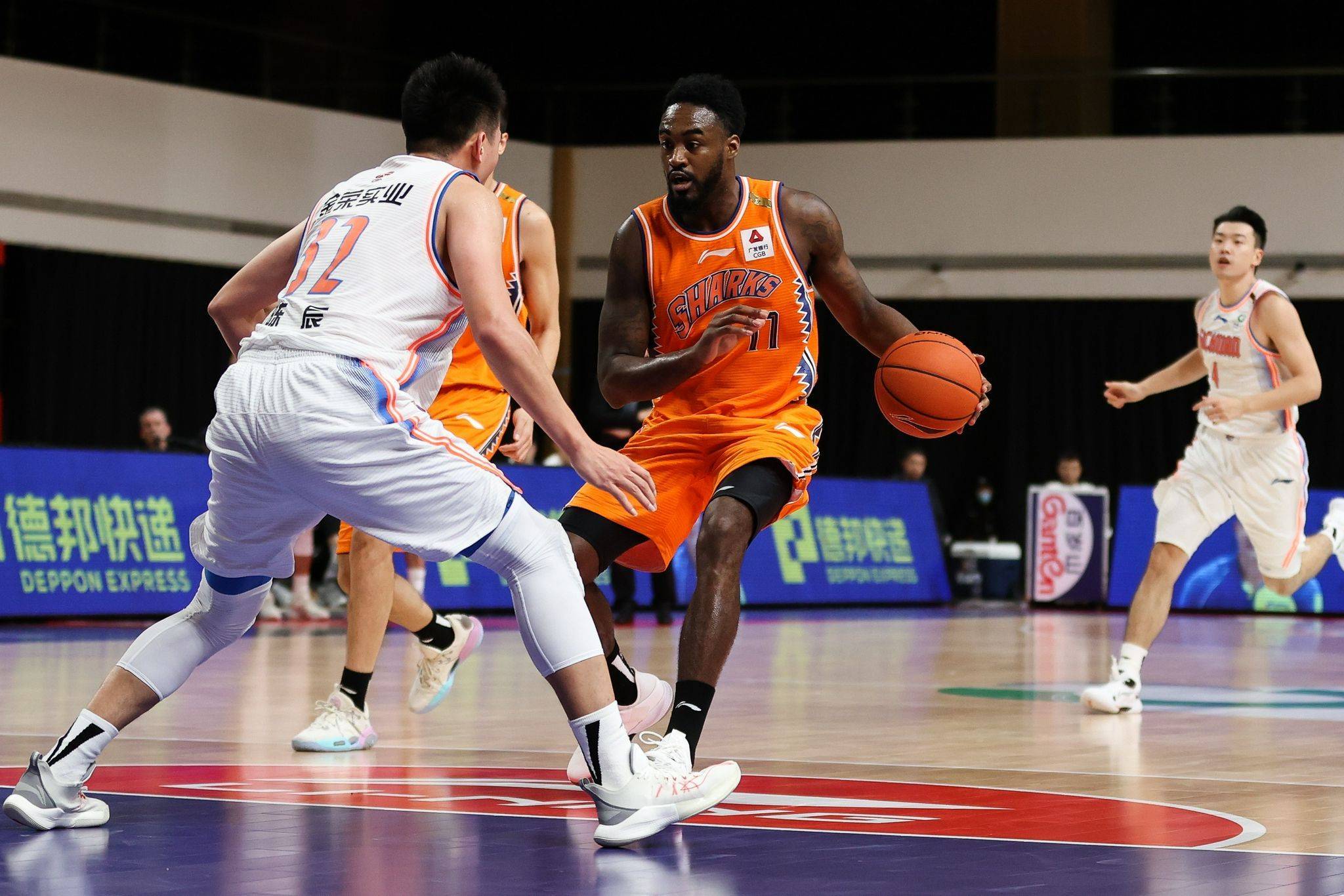 篮网B队逆转希腊男篮，麦科勒姆送出助攻