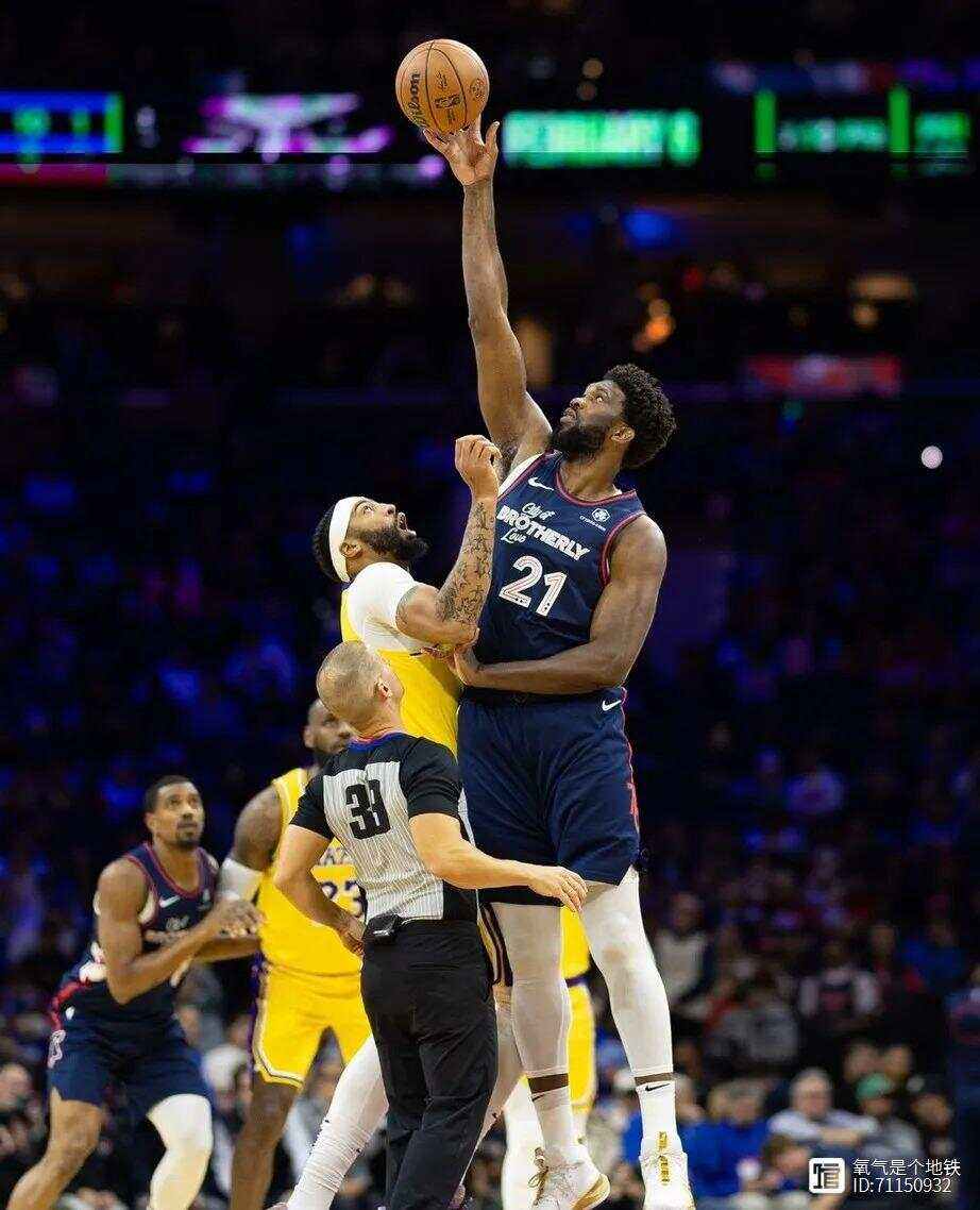 菲律宾男篮鏖战湖人B队,恩比德三分雨点燃全场 菲律宾男篮鏖战湖人B队,恩比德三分雨点燃全场