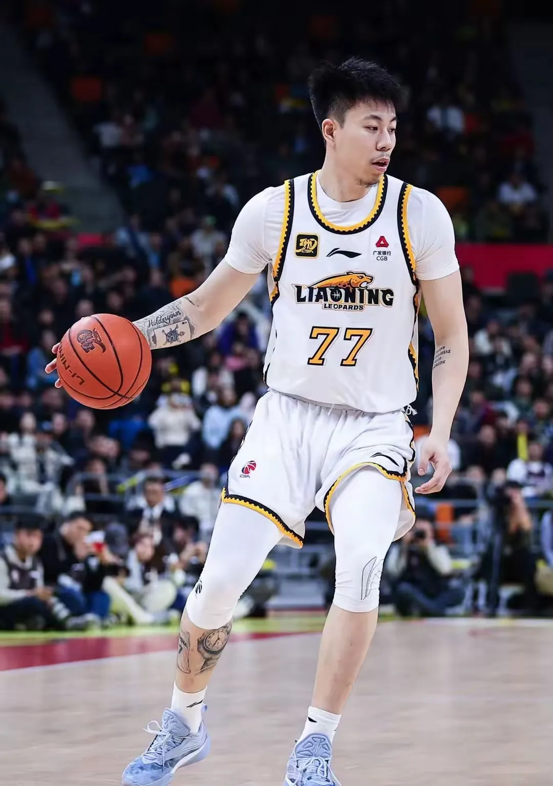 国王险胜新疆队,张镇麟状态火热 国王险胜新疆队,张镇麟状态火热